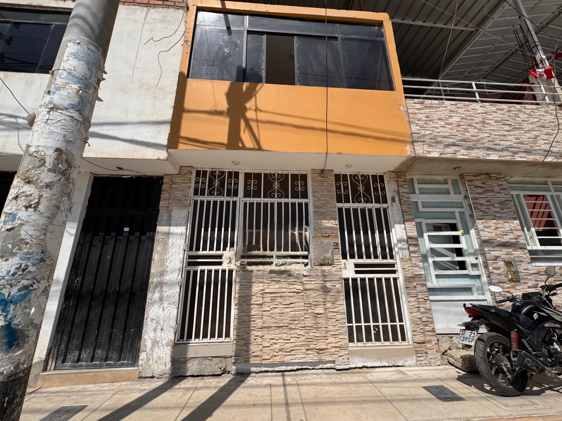 Vendo Casa comercial solo 1er piso en av. Don bosco