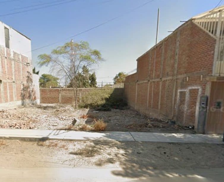Terreno en venta Urb. Entel — 160 m², Frente a Parque