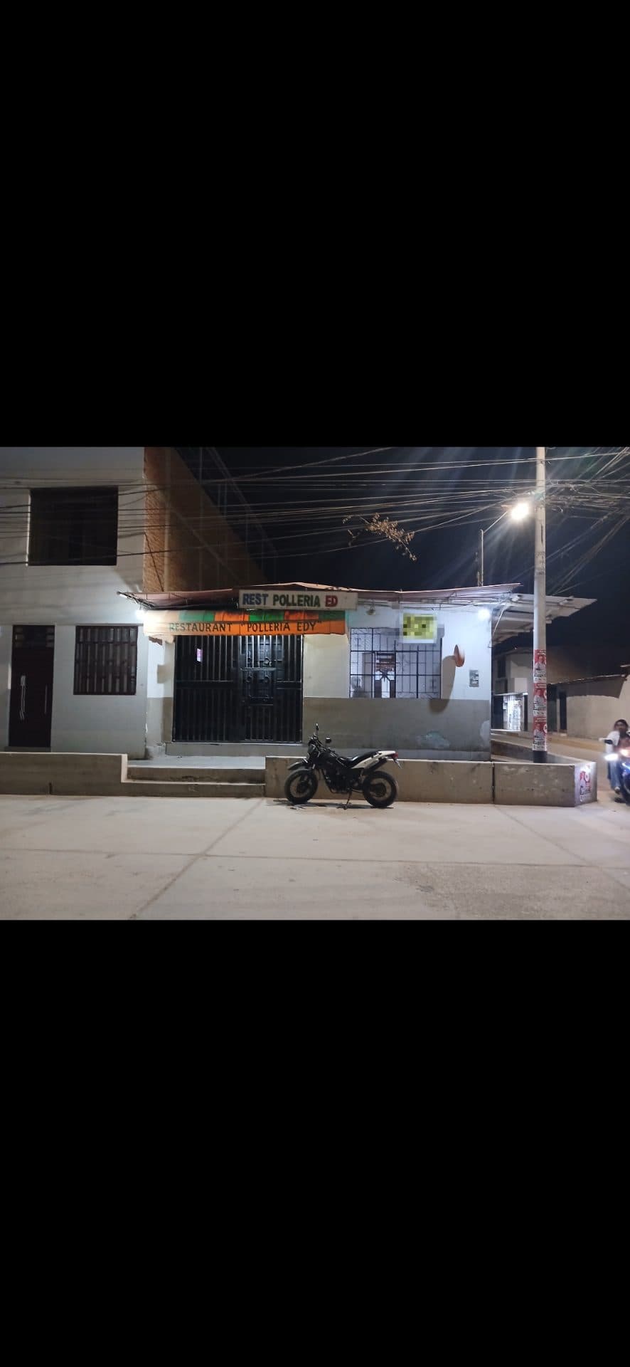 LOCAL COMERCIAL EN URB COSSIO DEL POMAR