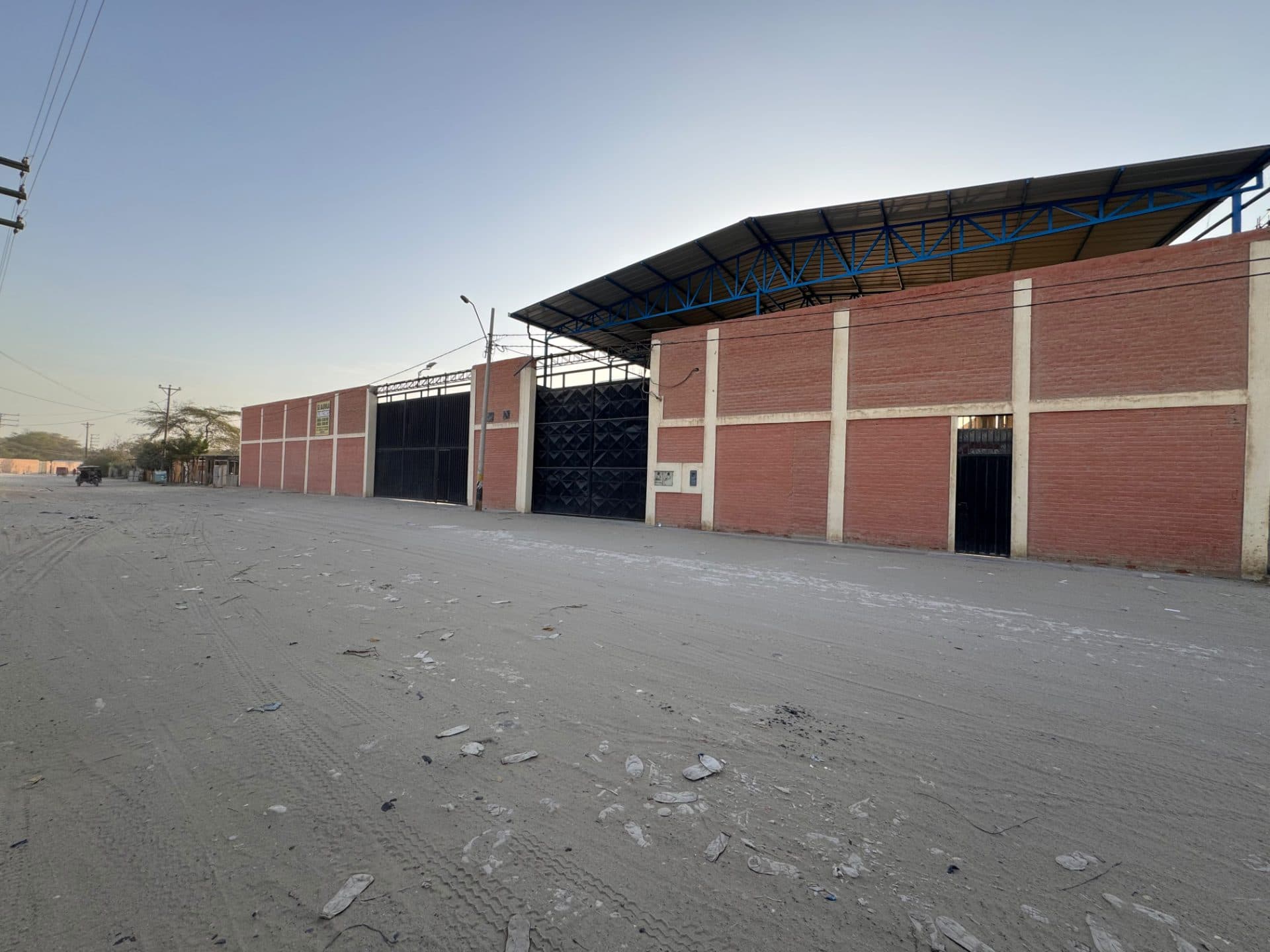 SE ALQUILA LOCAL INDUSTRIAL DE 6.800 M2 EN CASTILLA